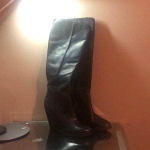 Gorgeous Frye company womans leather size 7 boots